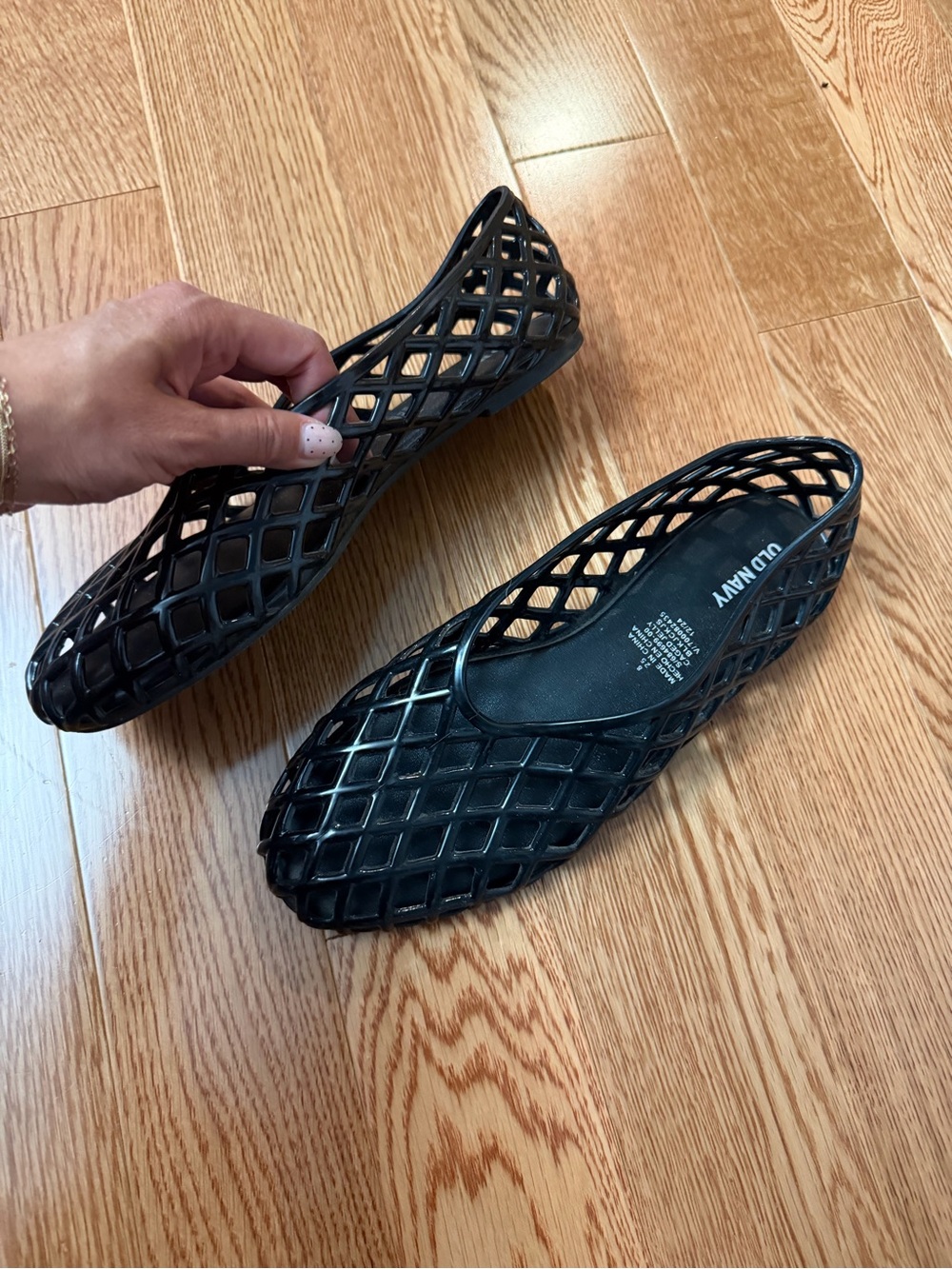 Old Navy Black Lattice Slip-On Flats - Women's